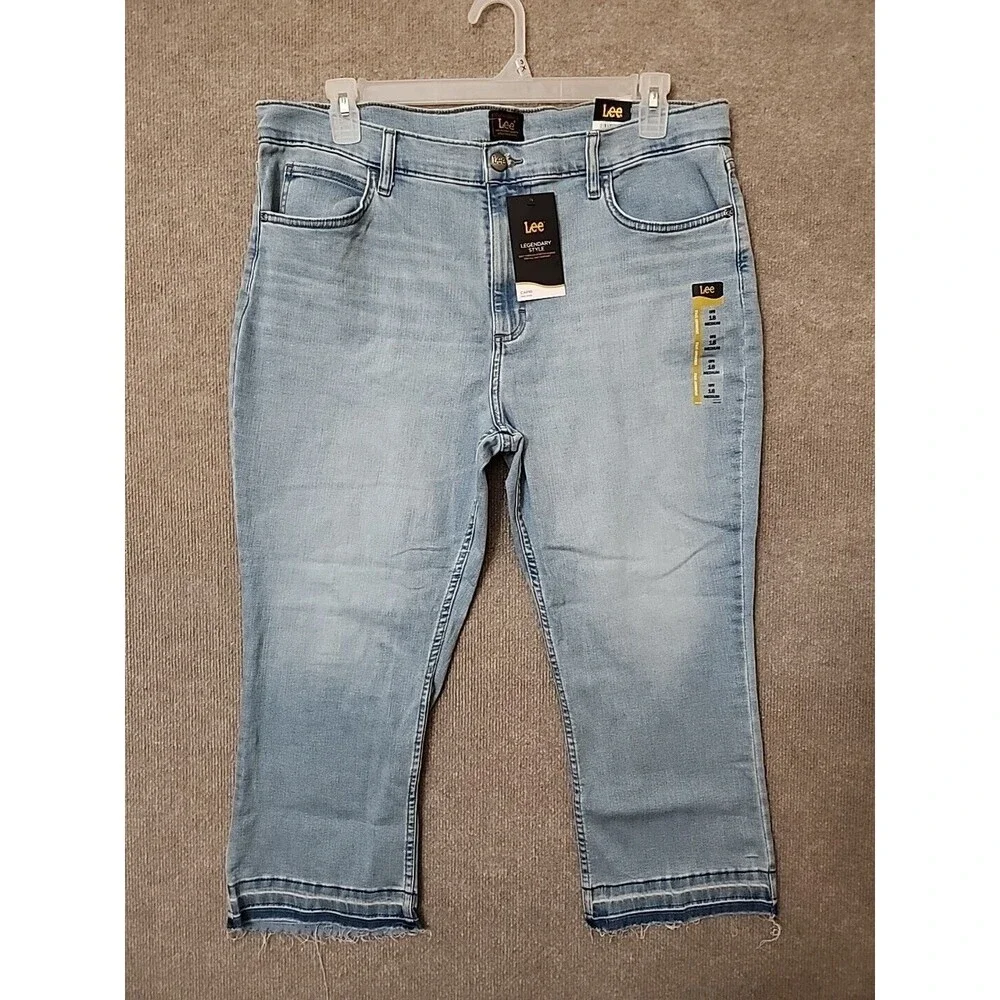 Lee Legendary Mid Rise Capri Jeans Womens 18 Light Blue Raw Hem Stretch NEW - Picture 3 of 11